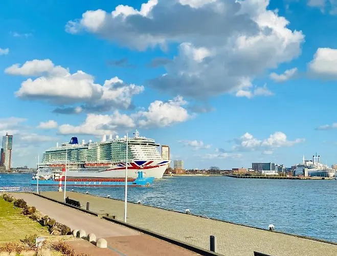 Couette-café Maasview 3*